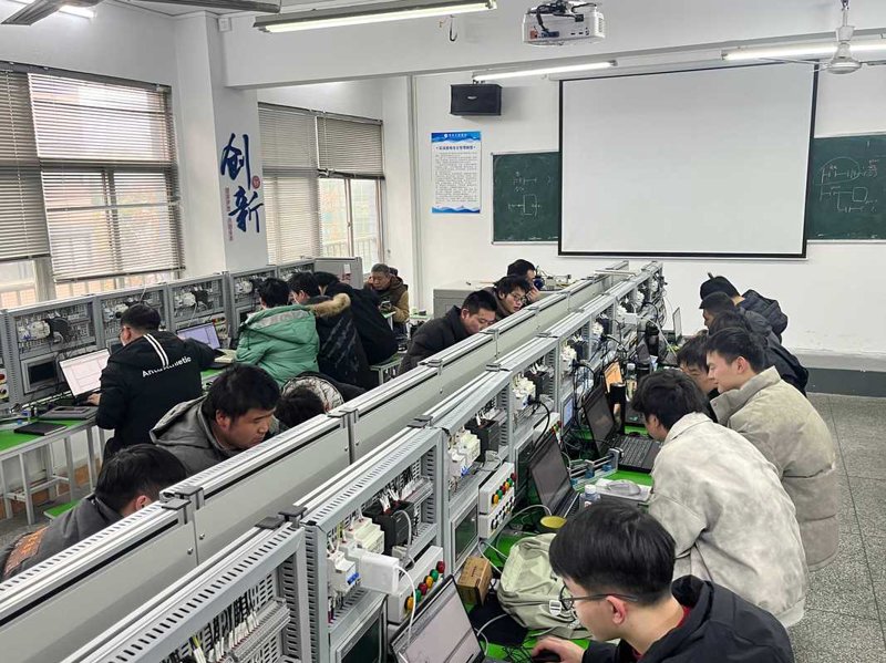 工业机器人培训：选择哪家更靠谱？